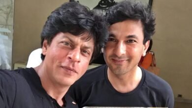 Vikas Khanna hosts Shah Rukh Khan at his restaurant in NYC