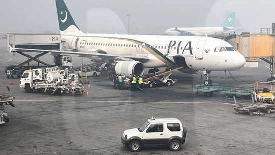 Pakistan shuts airspace