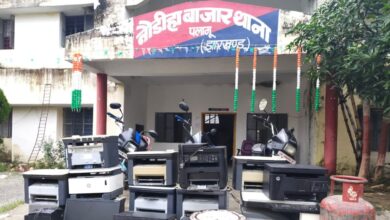 चुनाव हारे तो चोरी का आरोप! पूर्व पंचायत सदस्य और साला गिरफ्तार, 50 लाख से ज्यादा का सामान बरामद